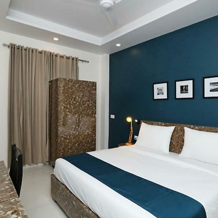 Hotel Galaxy Inn Гургаон Экстерьер фото
