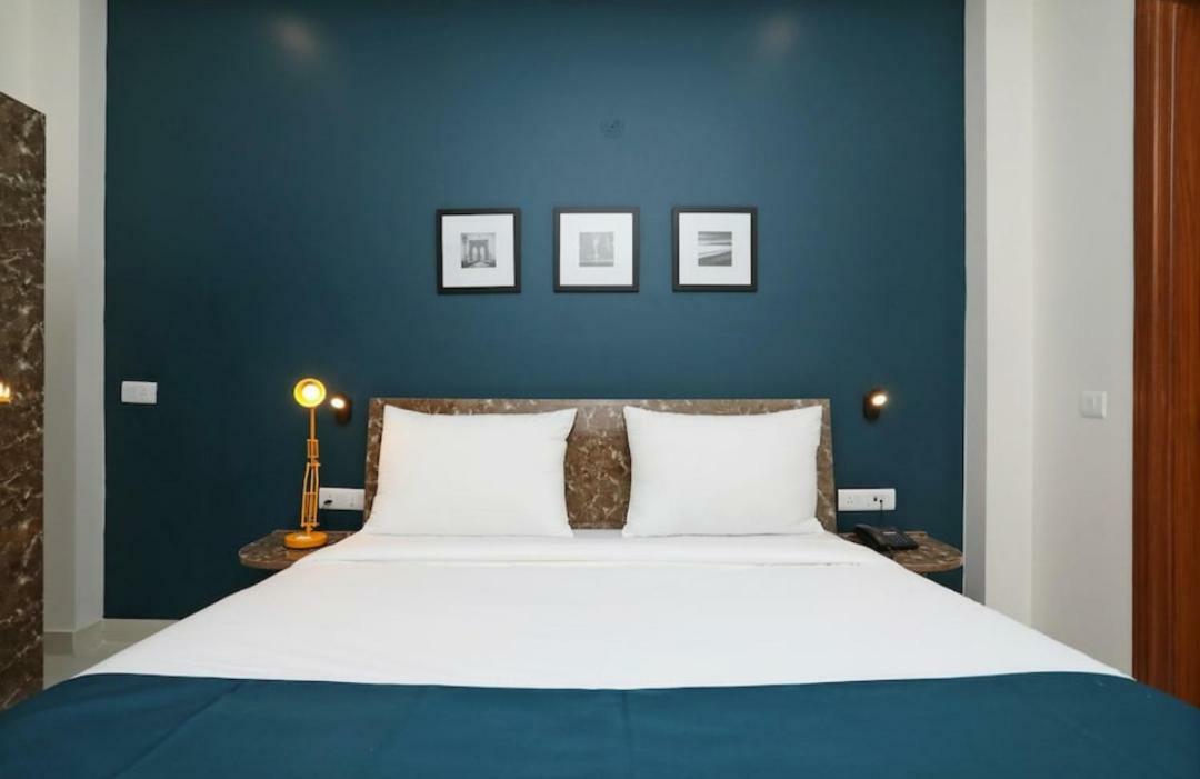 Hotel Galaxy Inn Гургаон Экстерьер фото